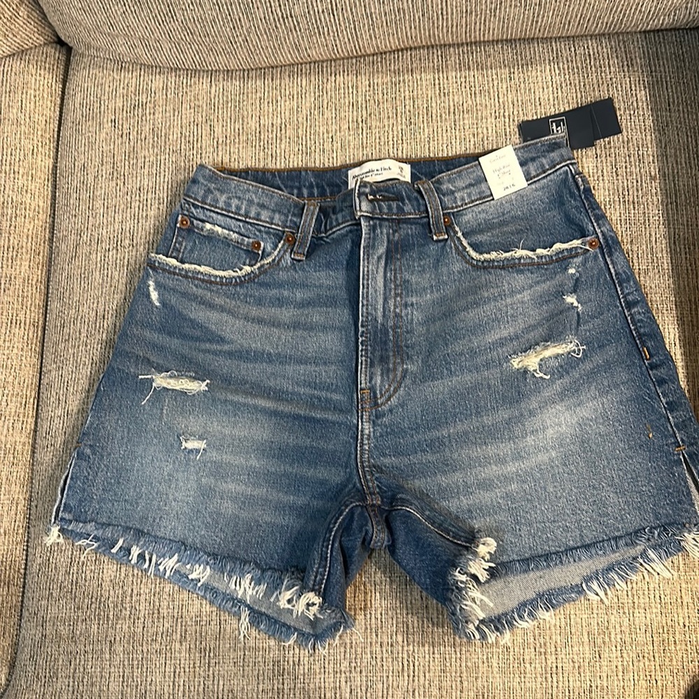 NWT Abercrombie high rise short